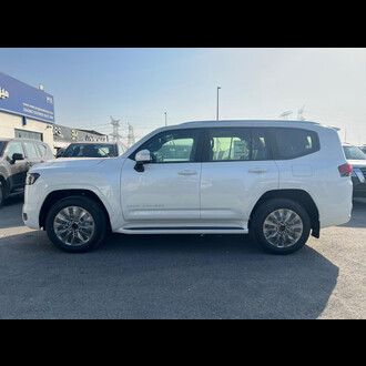 Toyota Land Cruiser GXR, 2025