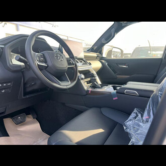 Toyota Land Cruiser GXR, 2025