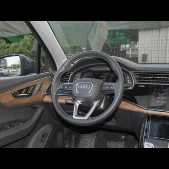Audi Q7 2024 модель 45 TFSI quattro S line премиум-класса