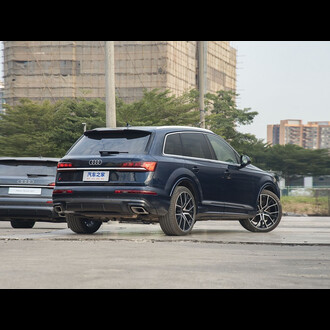 Audi Q7 2024 модель 45 TFSI quattro S line премиум-класса