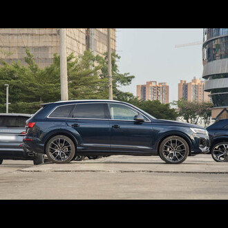 Audi Q7 2024 модель 45 TFSI quattro S line премиум-класса