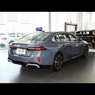 BMW 530i xDrive M sports suit, 2025