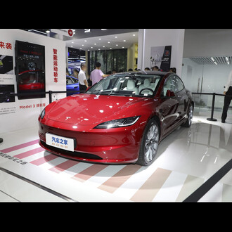 Tesla Model 3 Long Range All-Wheel Drive