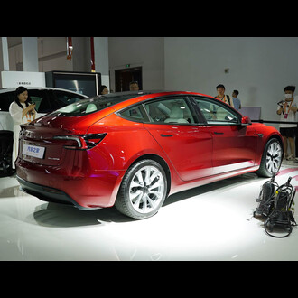 Tesla Model 3 Long Range All-Wheel Drive