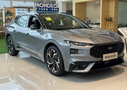 Ford Mondeo 2.0 AT, 2025г
