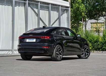 AUDI Q6 2025г